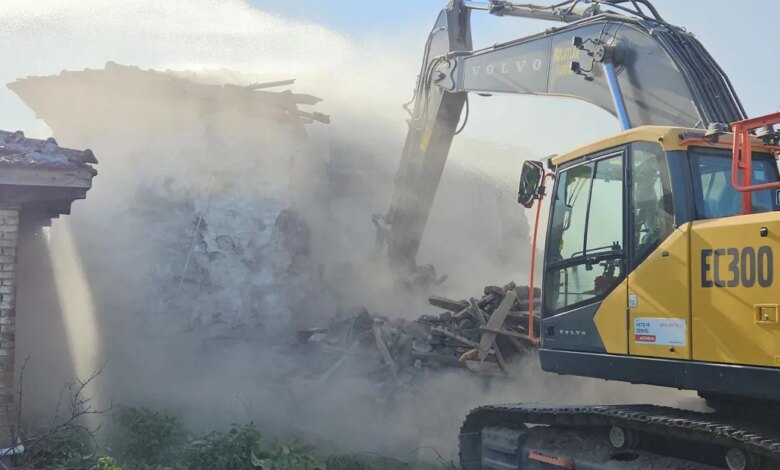 Sındırgı’da Hasarlı Yapıların Yıkımı Devam Ediyor Sındırgı’da Hasarlı Yapıların Yıkımı Devam Ediyor