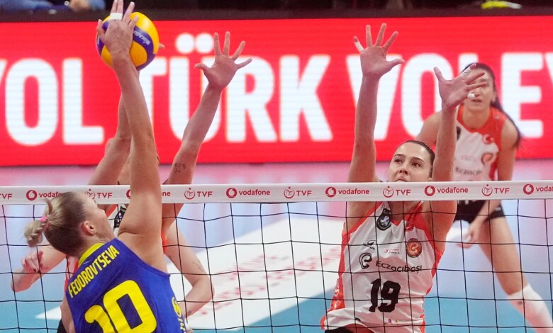 Fenerbahçe, Eczacıbaşı’nı Sultanlar Ligi’nde mağlup etti Fenerbahçe, Eczacıbaşı’nı Sultanlar Ligi’nde mağlup etti